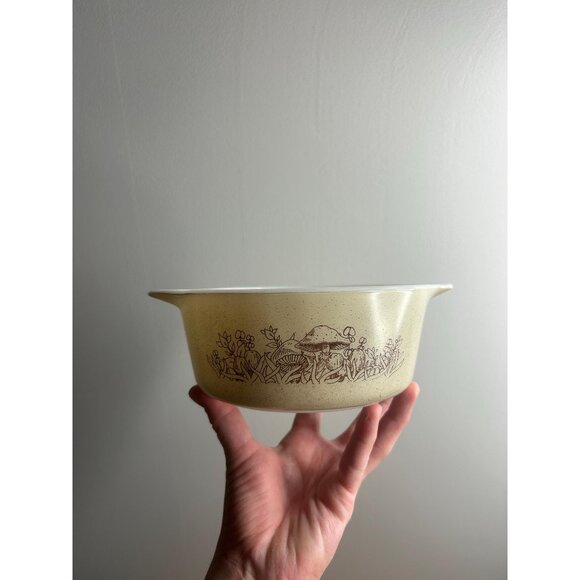 Vintage forest fancies mushrooms Pyrex Glass Fall Autumn Decor, - Picture 1 of 4